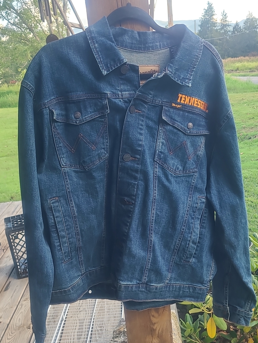 Tennessee Volunteers Colosseum x Wrangler Retro Button-Up Denim Jacket